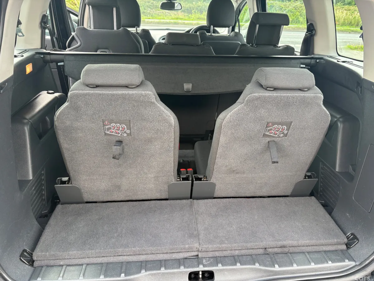 Peugeot 5008 MPV, Diesel, 2016, Black