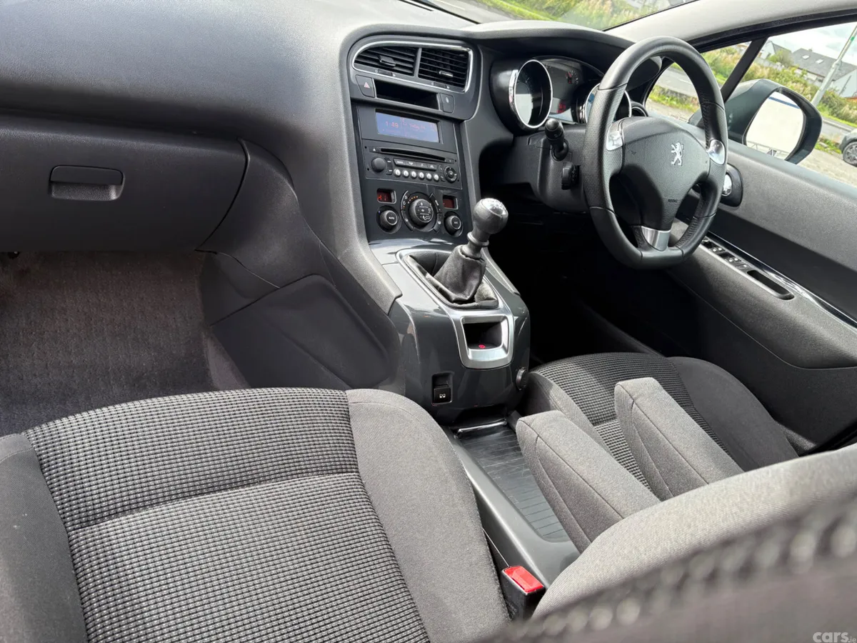 Peugeot 5008 MPV, Diesel, 2016, Black