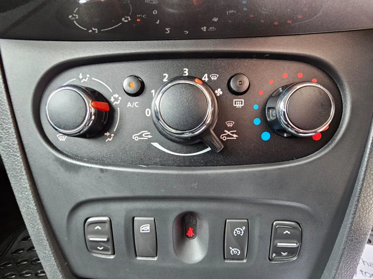 Dacia Sandero Stepway Hatchback, Diesel, 2015, Black