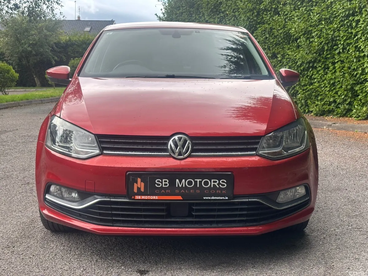 Volkswagen Polo Hatchback, Petrol, 2015, Red