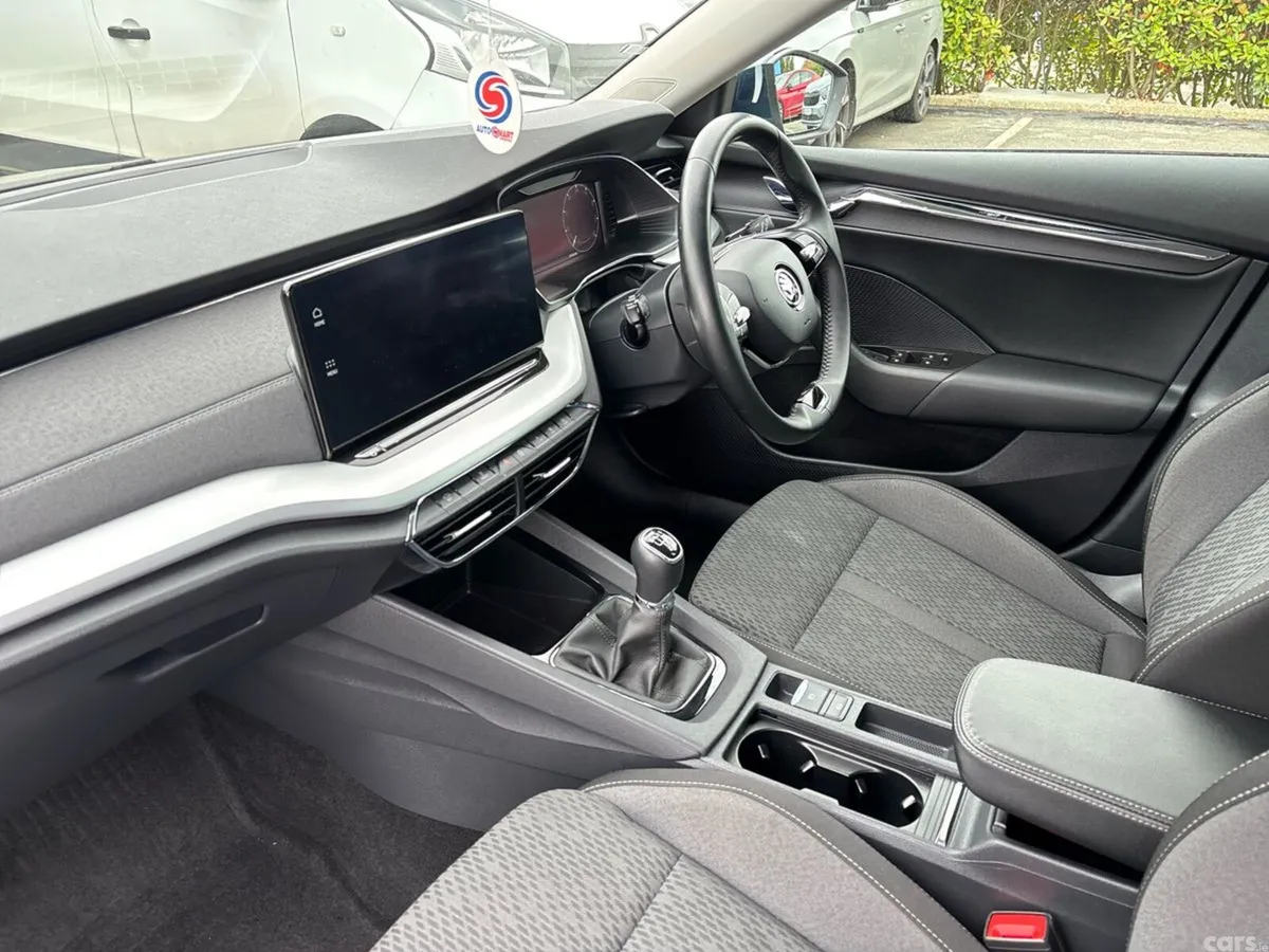 Skoda Octavia Saloon, Diesel, 2024, Blue