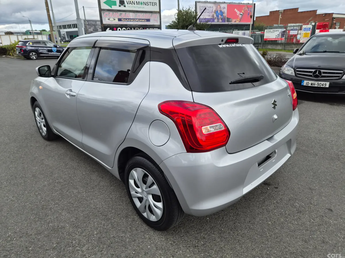 Suzuki Swift Hatchback, Petrol, 2019, Silver
