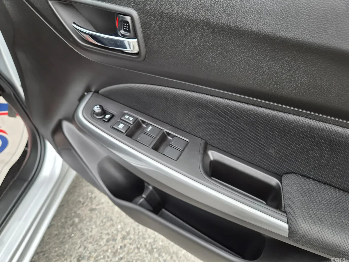 Suzuki Swift Hatchback, Petrol, 2019, Silver