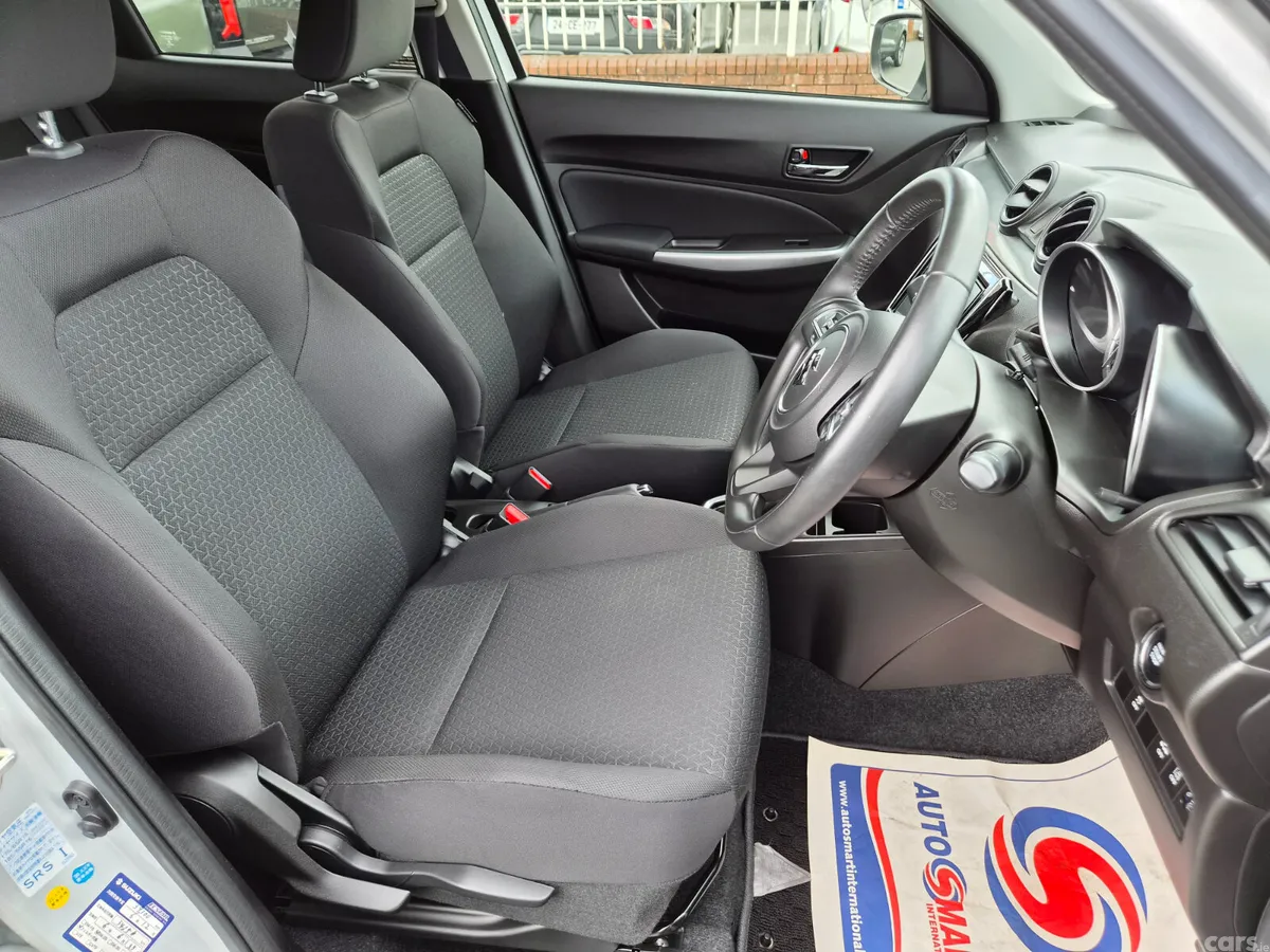 Suzuki Swift Hatchback, Petrol, 2019, Silver