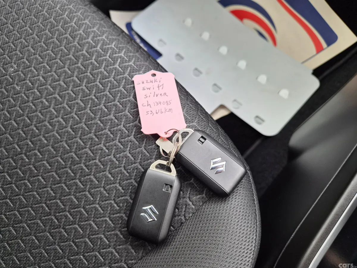 Suzuki Swift Hatchback, Petrol, 2019, Silver