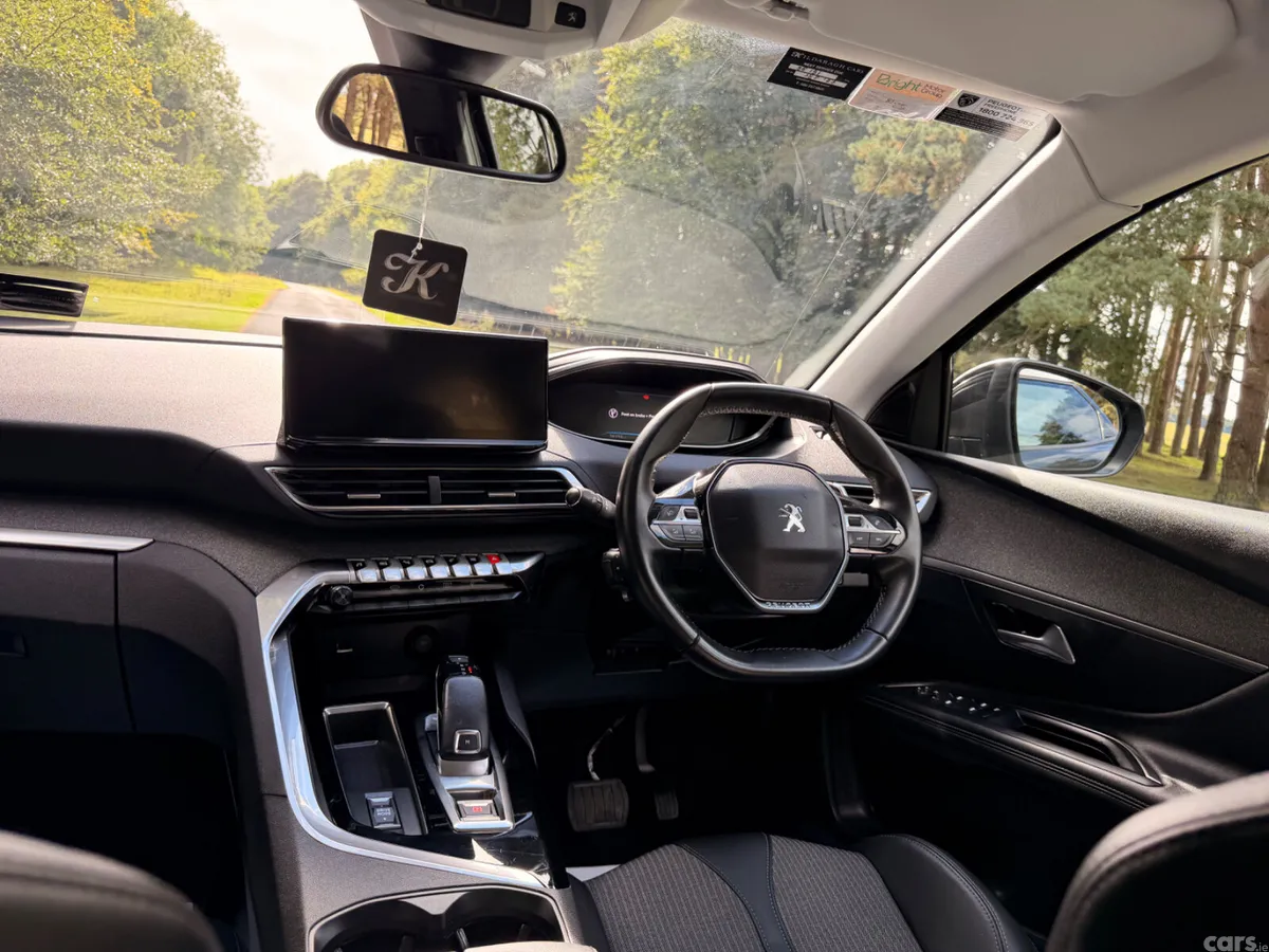 Peugeot 3008 MPV, Petrol, 2022, Black