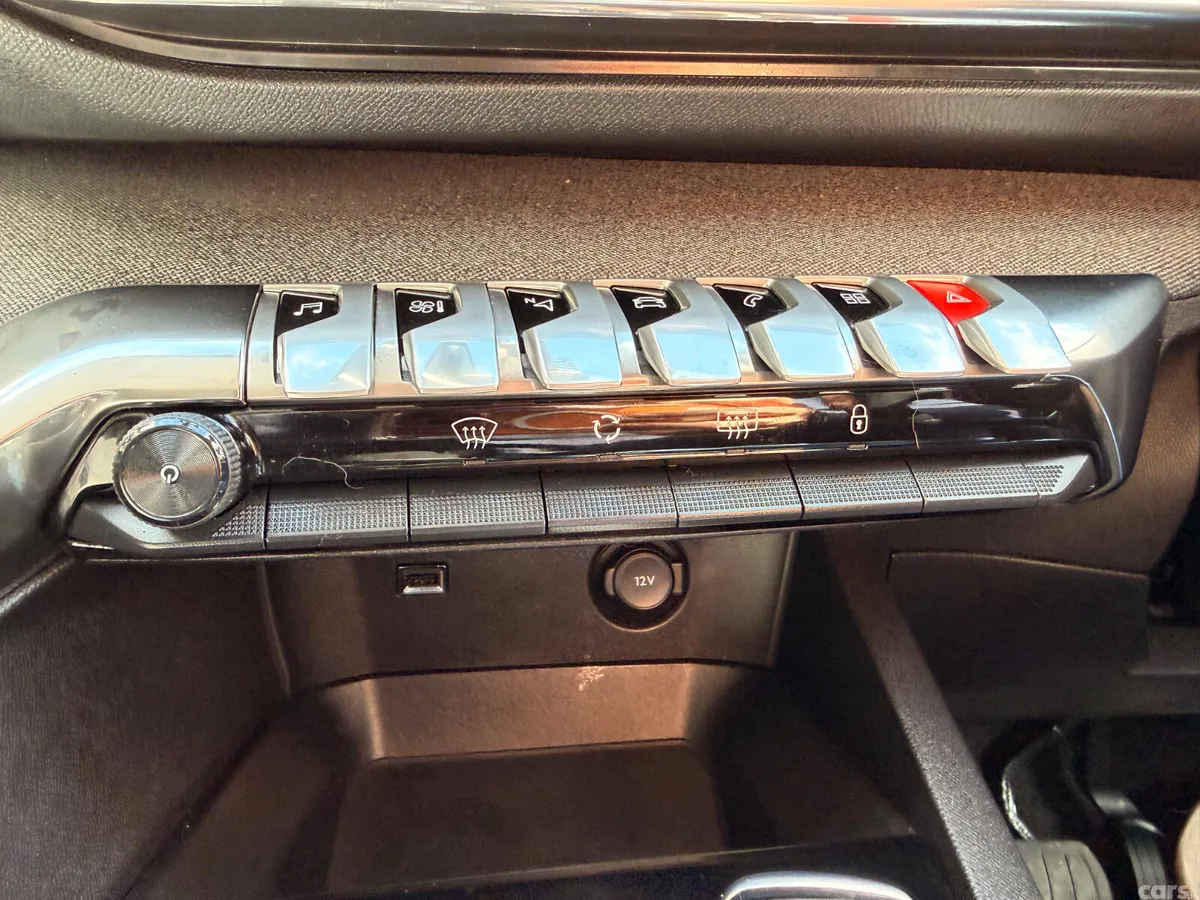 Peugeot 3008 MPV, Petrol, 2022, Black