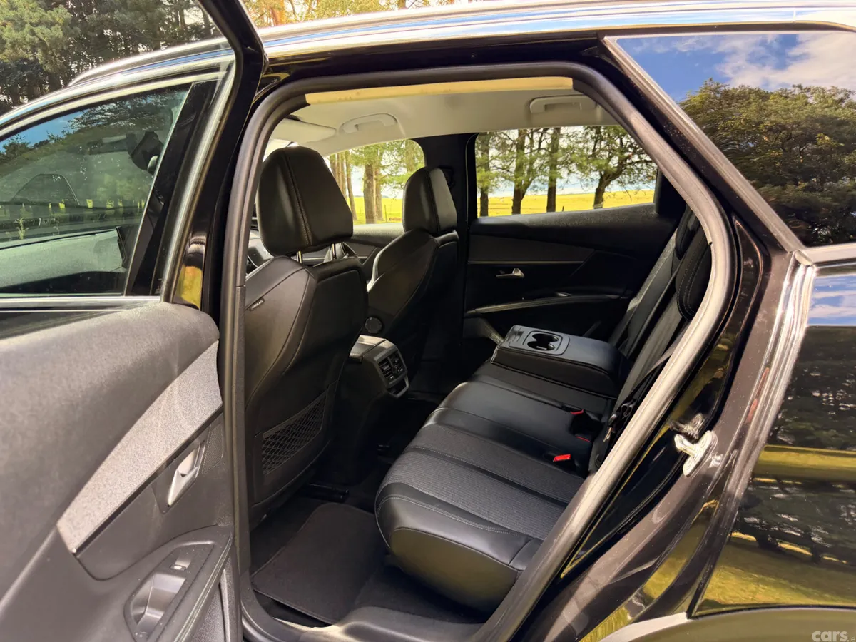 Peugeot 3008 MPV, Petrol, 2022, Black