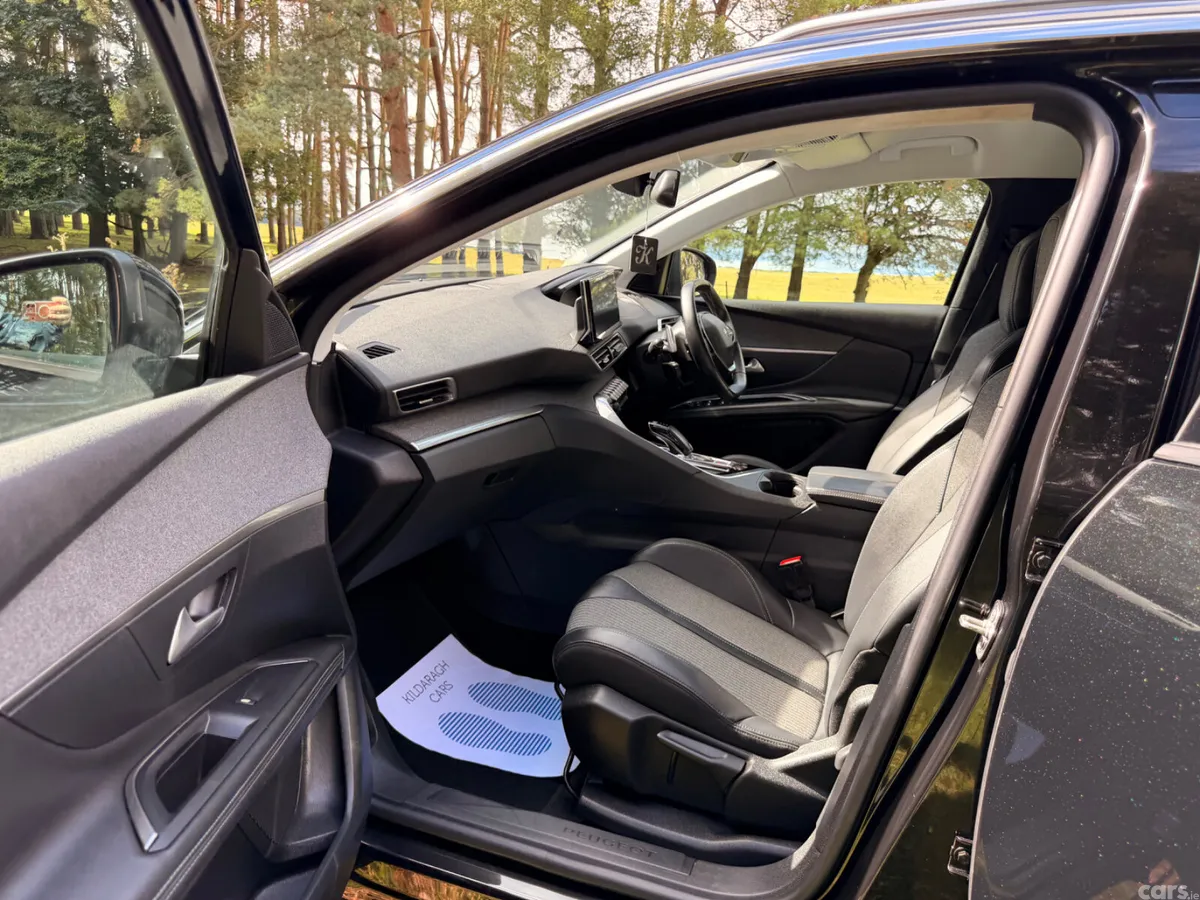 Peugeot 3008 MPV, Petrol, 2022, Black