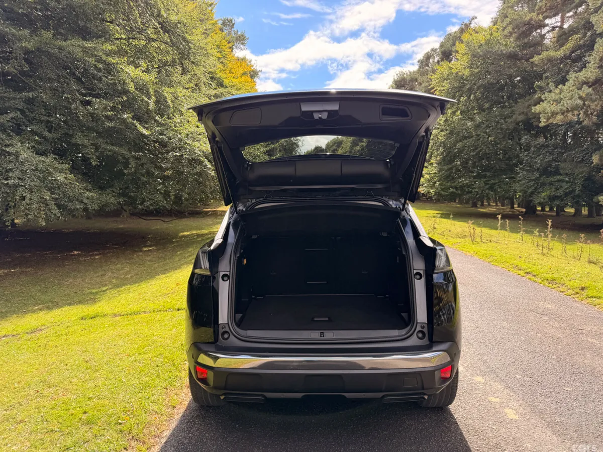 Peugeot 3008 MPV, Petrol, 2022, Black