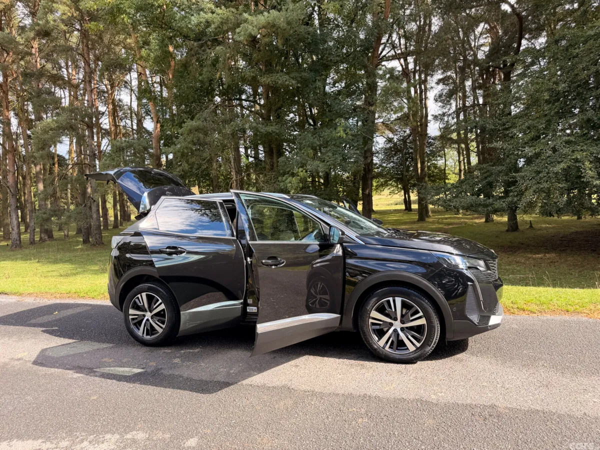Peugeot 3008 MPV, Petrol, 2022, Black