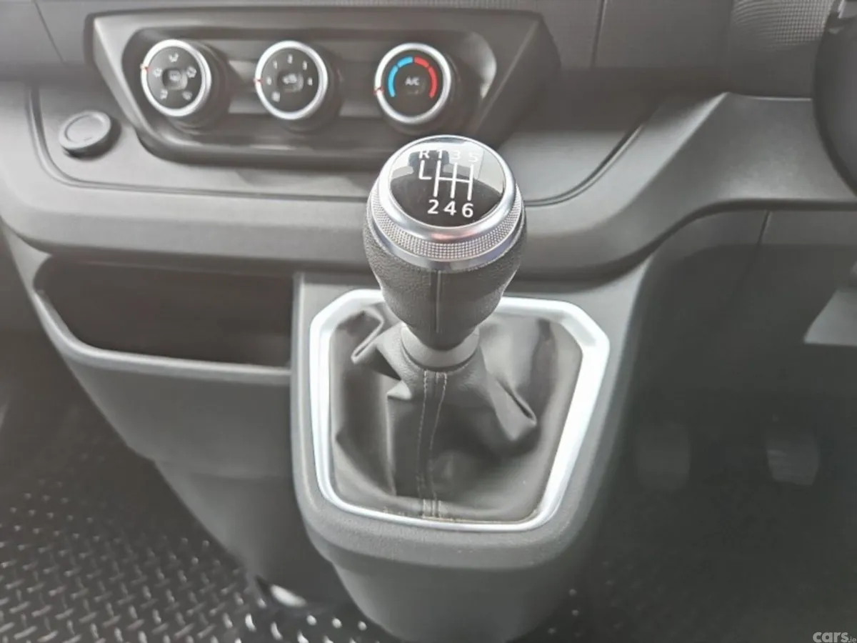Nissan Primastar MPV, Diesel, 2024, Grey