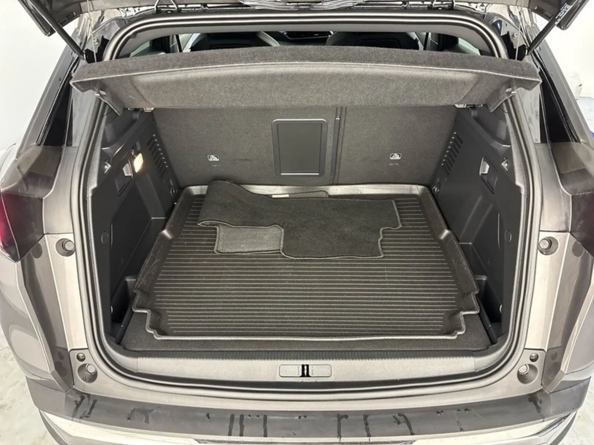 Peugeot 3008 MPV, Diesel, 2024, Grey