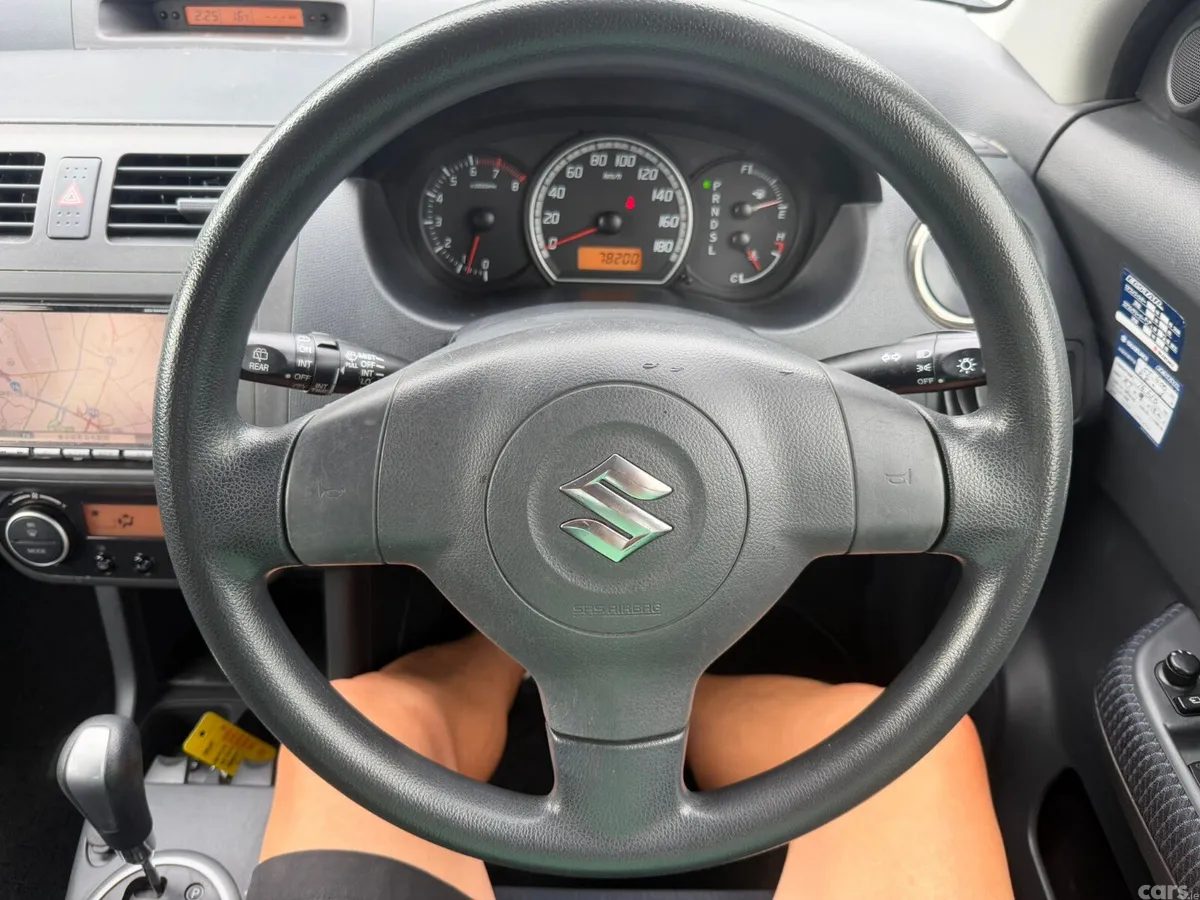Suzuki Swift Hatchback, Petrol, 2009, White