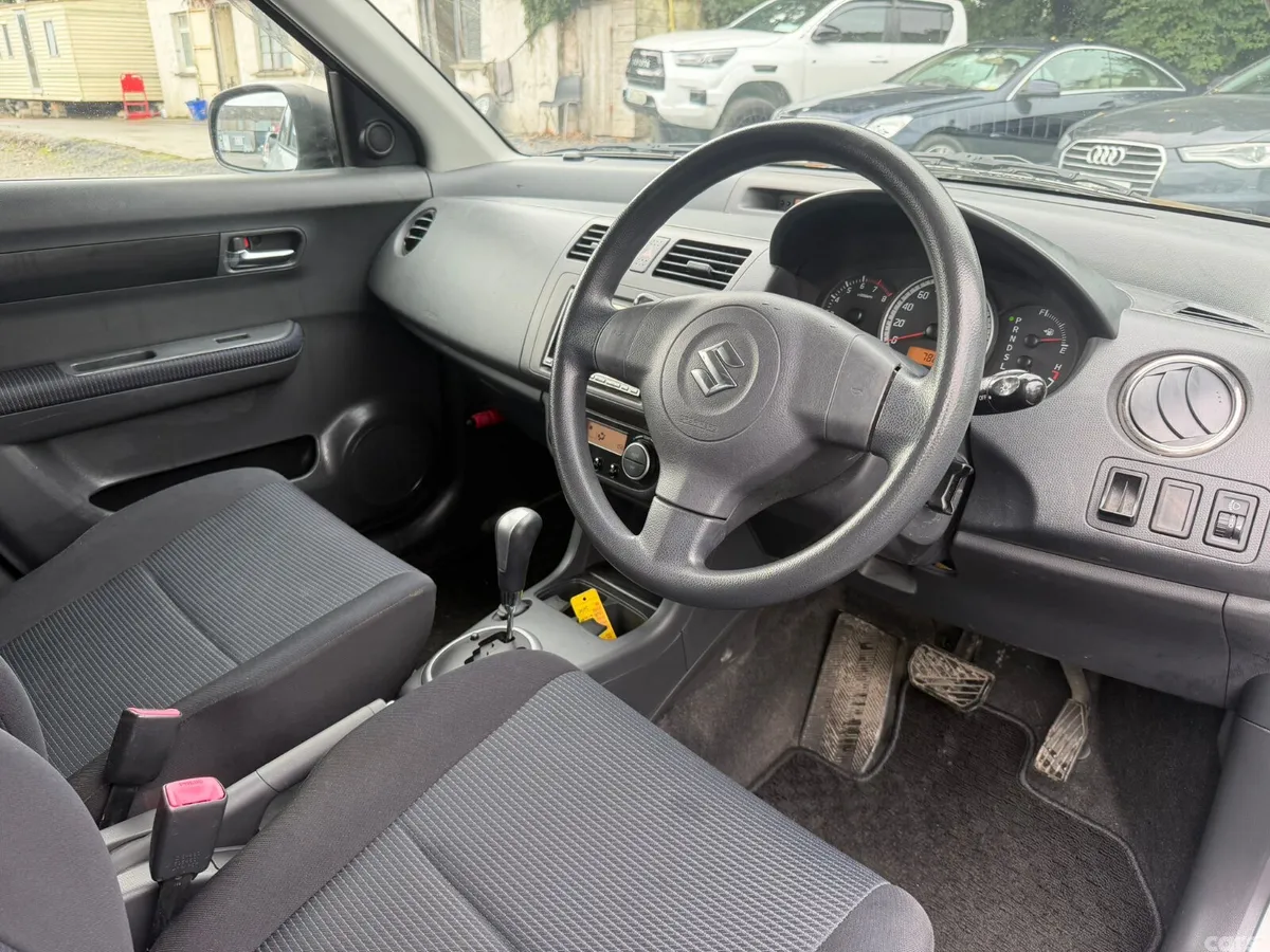 Suzuki Swift Hatchback, Petrol, 2009, White