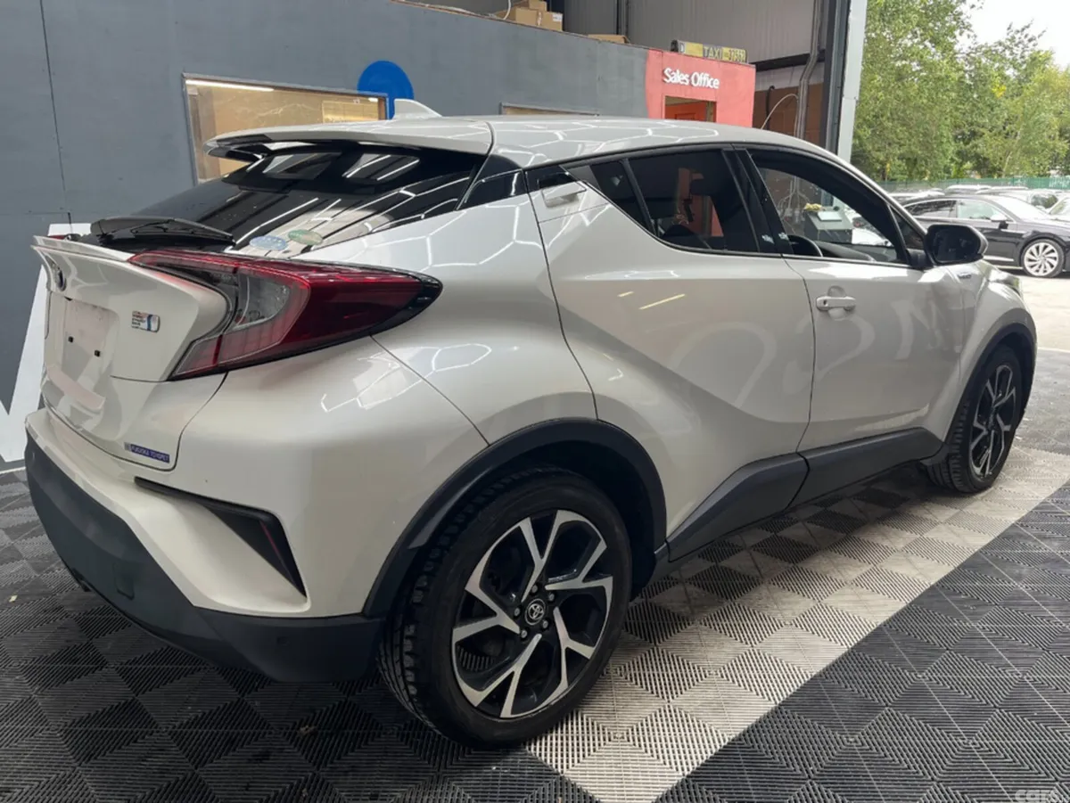 Toyota C-HR SUV, Petrol Hybrid, 2019, White