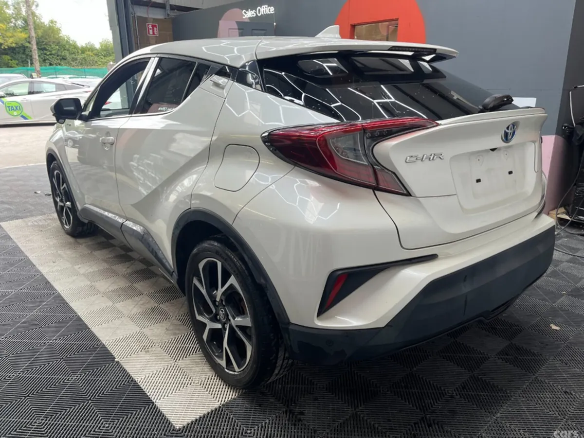 Toyota C-HR SUV, Petrol Hybrid, 2019, White