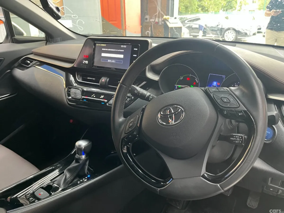 Toyota C-HR SUV, Petrol Hybrid, 2019, White