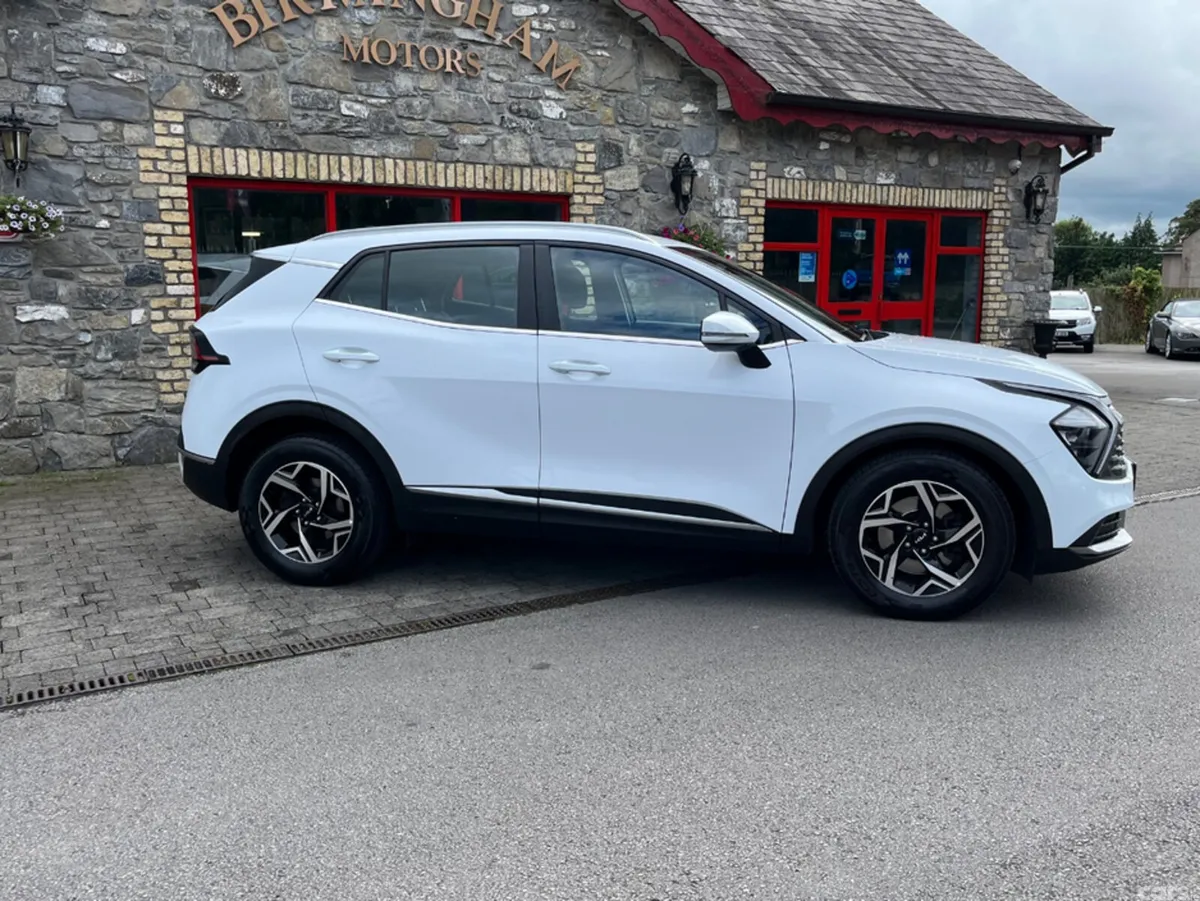Kia Sportage MPV, Diesel, 2023, White