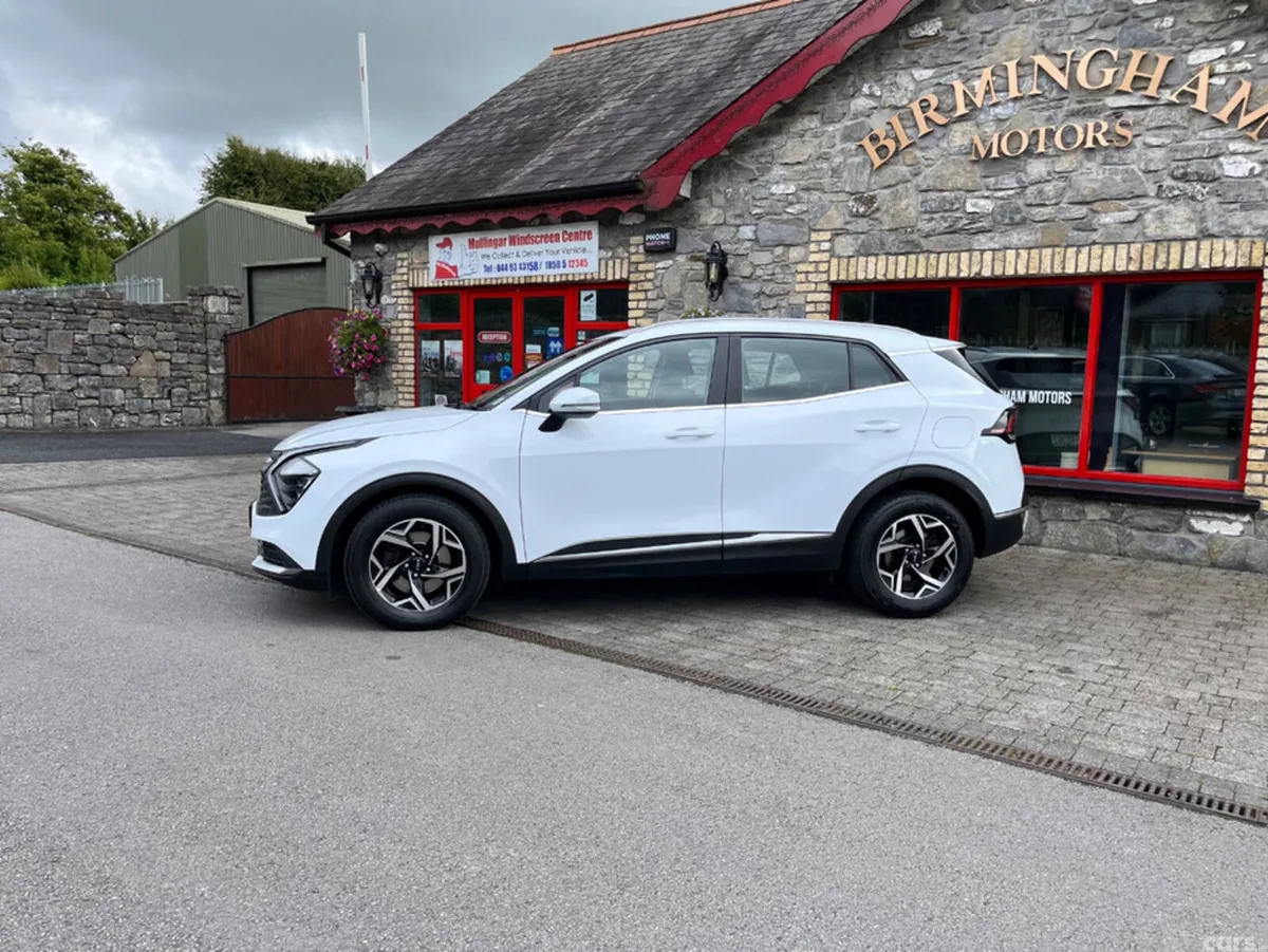 Kia Sportage MPV, Diesel, 2023, White