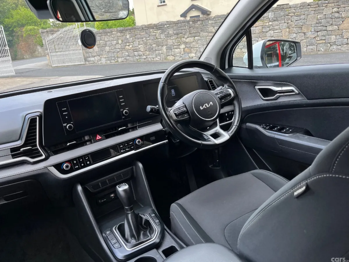 Kia Sportage MPV, Diesel, 2023, White
