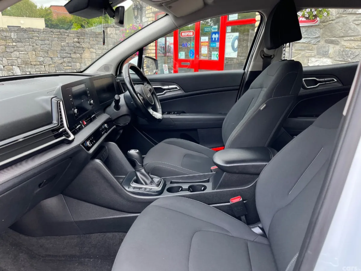 Kia Sportage MPV, Diesel, 2023, White