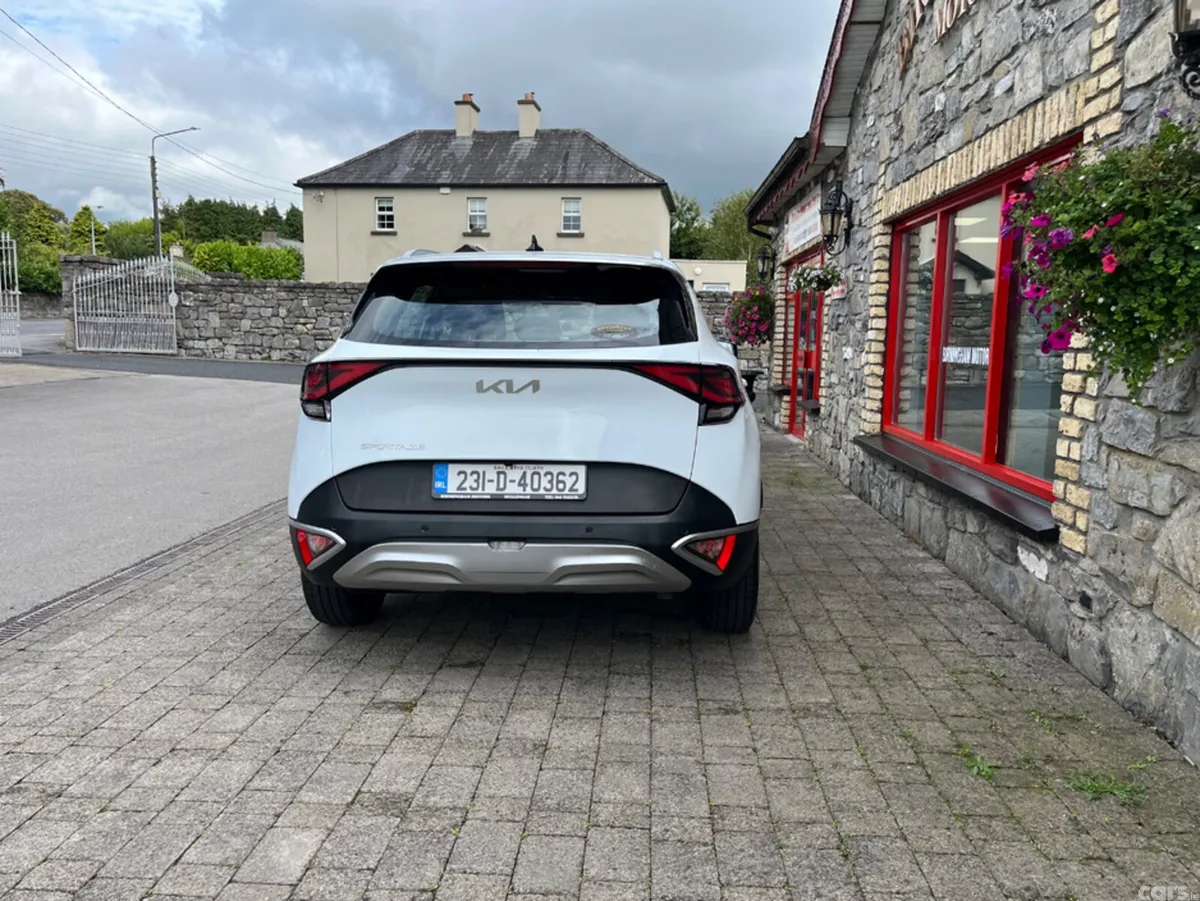 Kia Sportage MPV, Diesel, 2023, White