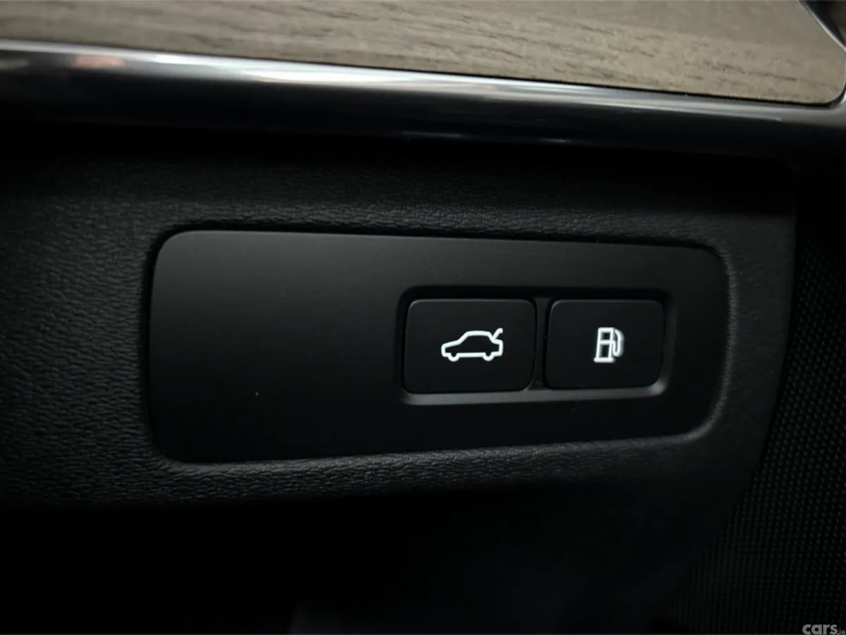 Volvo XC90 Estate, Petrol Plug-in Hybrid, 2025, Red