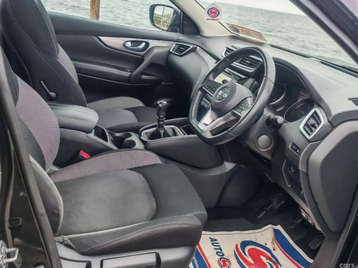 Nissan Qashqai Hatchback, Diesel, 2018, Black