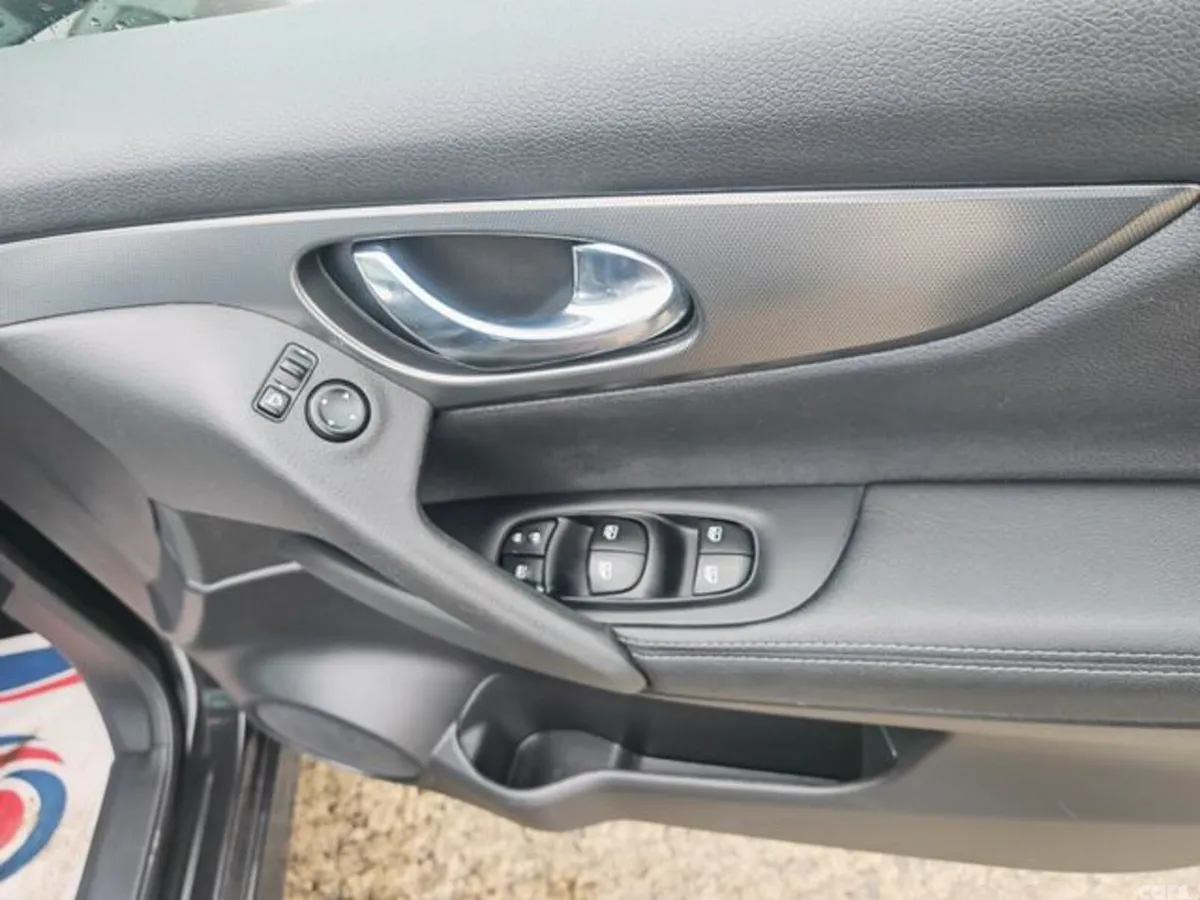 Nissan Qashqai Hatchback, Diesel, 2018, Black