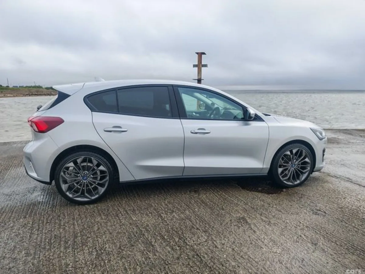 Ford Focus Hatchback, Diesel, 2023, Grey
