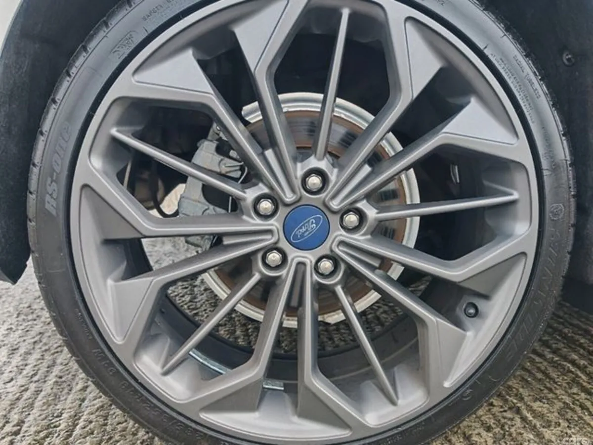 Ford Focus Hatchback, Diesel, 2023, Grey