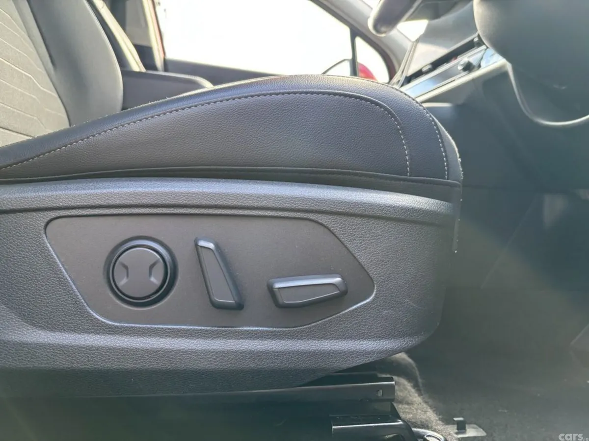 Kia Sportage SUV, Petrol Plug-in Hybrid, 2023, Red