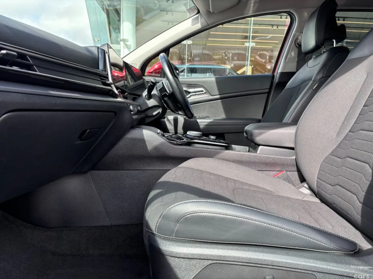 Kia Sportage SUV, Petrol Plug-in Hybrid, 2023, Red