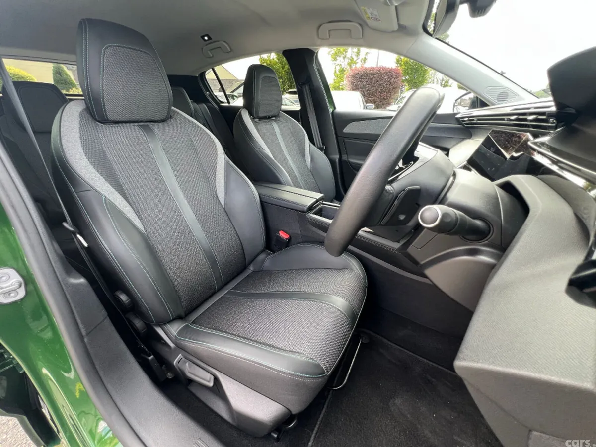 Peugeot 308 Hatchback, Petrol, 2023, Green