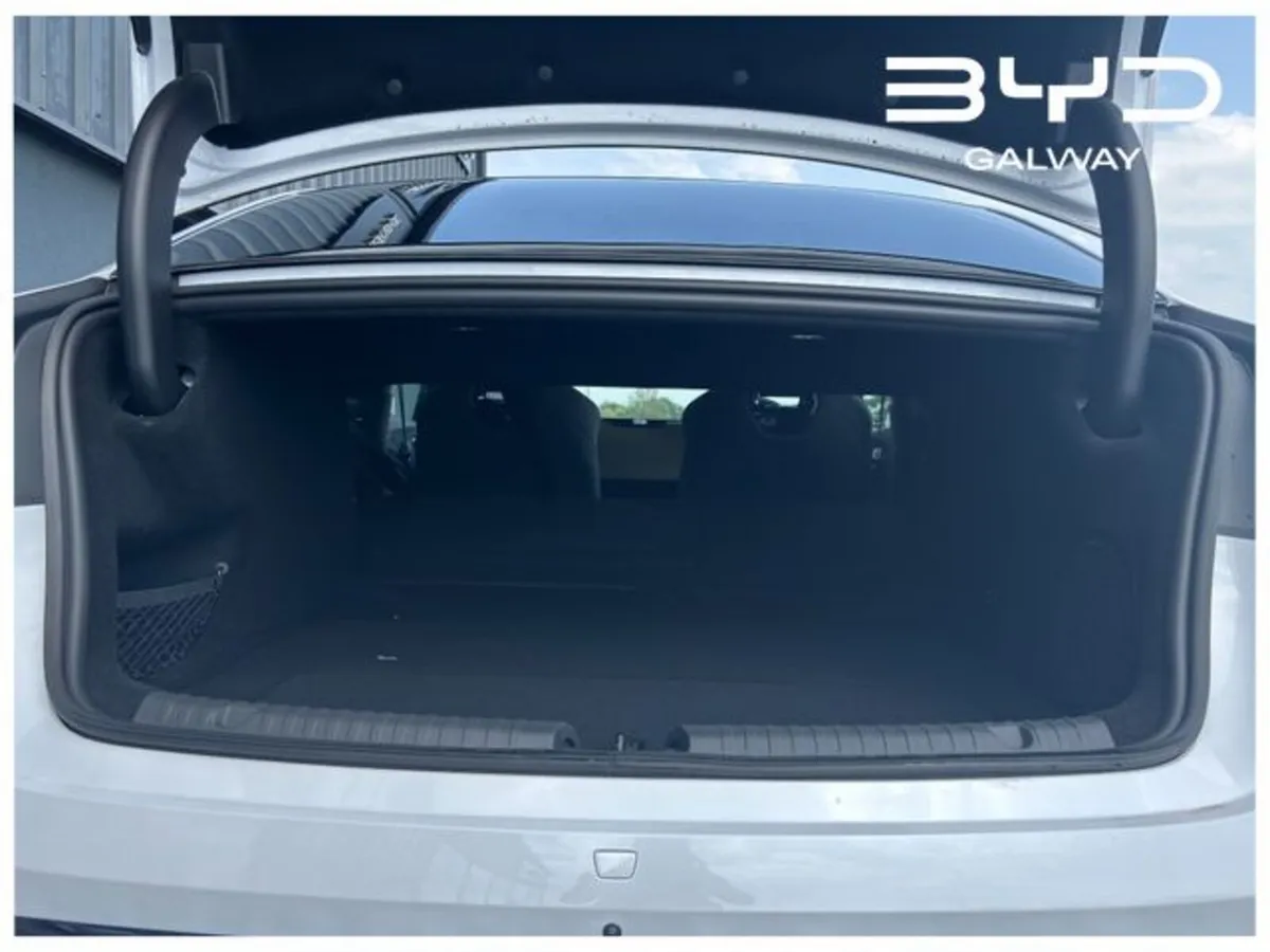 BYD SEAL Saloon, Electric, 2026, White
