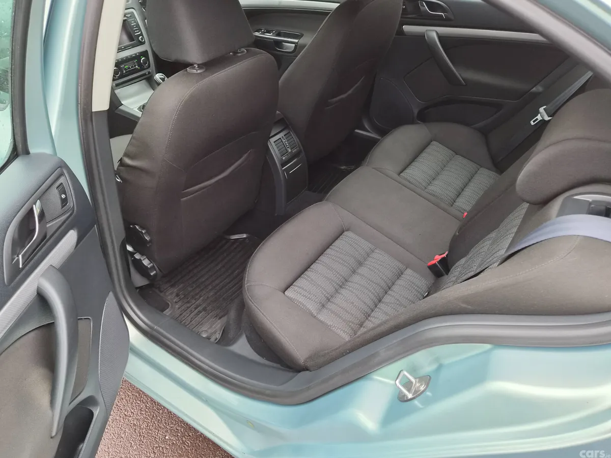 Skoda Octavia Hatchback, Diesel, 2011, Green