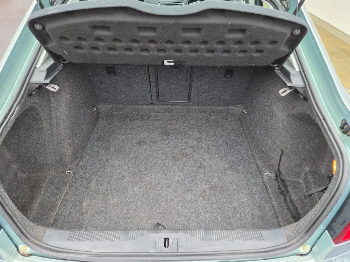 Skoda Octavia Hatchback, Diesel, 2011, Green