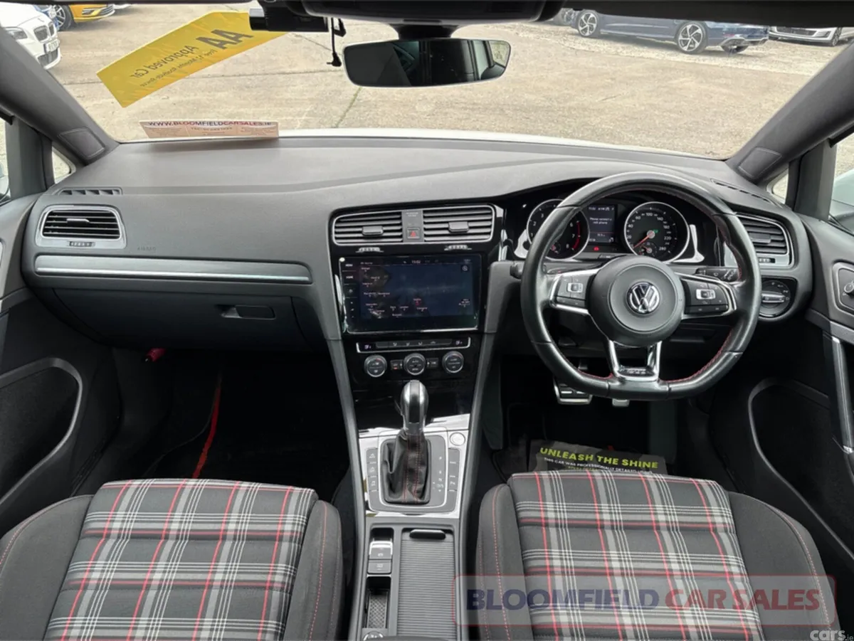Volkswagen Golf Hatchback, Petrol, 2017, White
