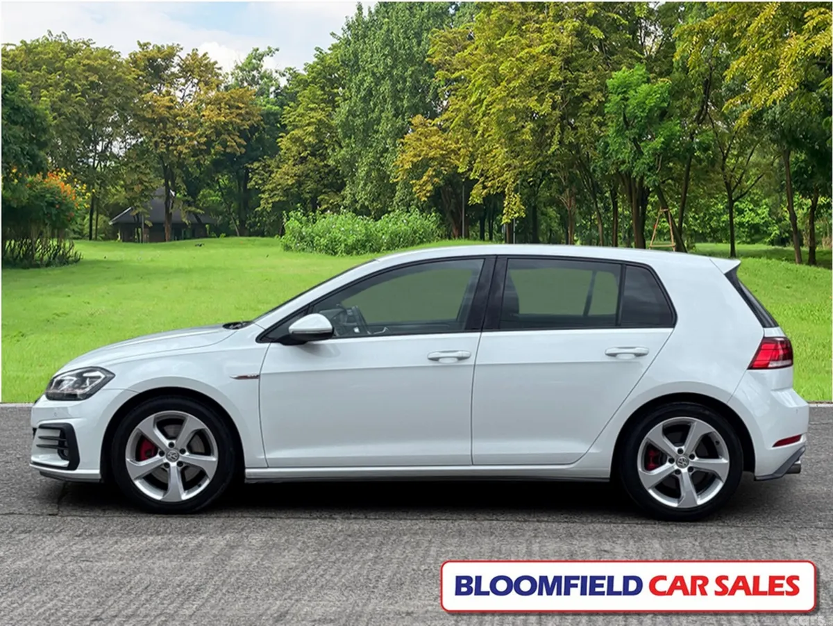 Volkswagen Golf Hatchback, Petrol, 2017, White