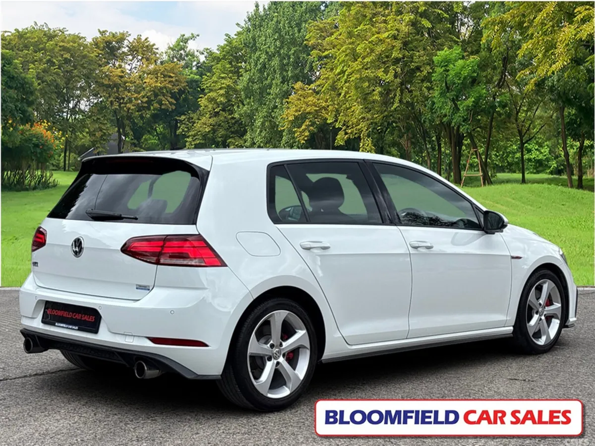 Volkswagen Golf Hatchback, Petrol, 2017, White