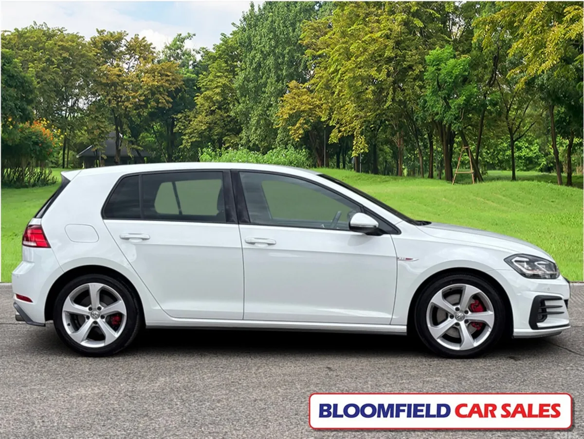 Volkswagen Golf Hatchback, Petrol, 2017, White