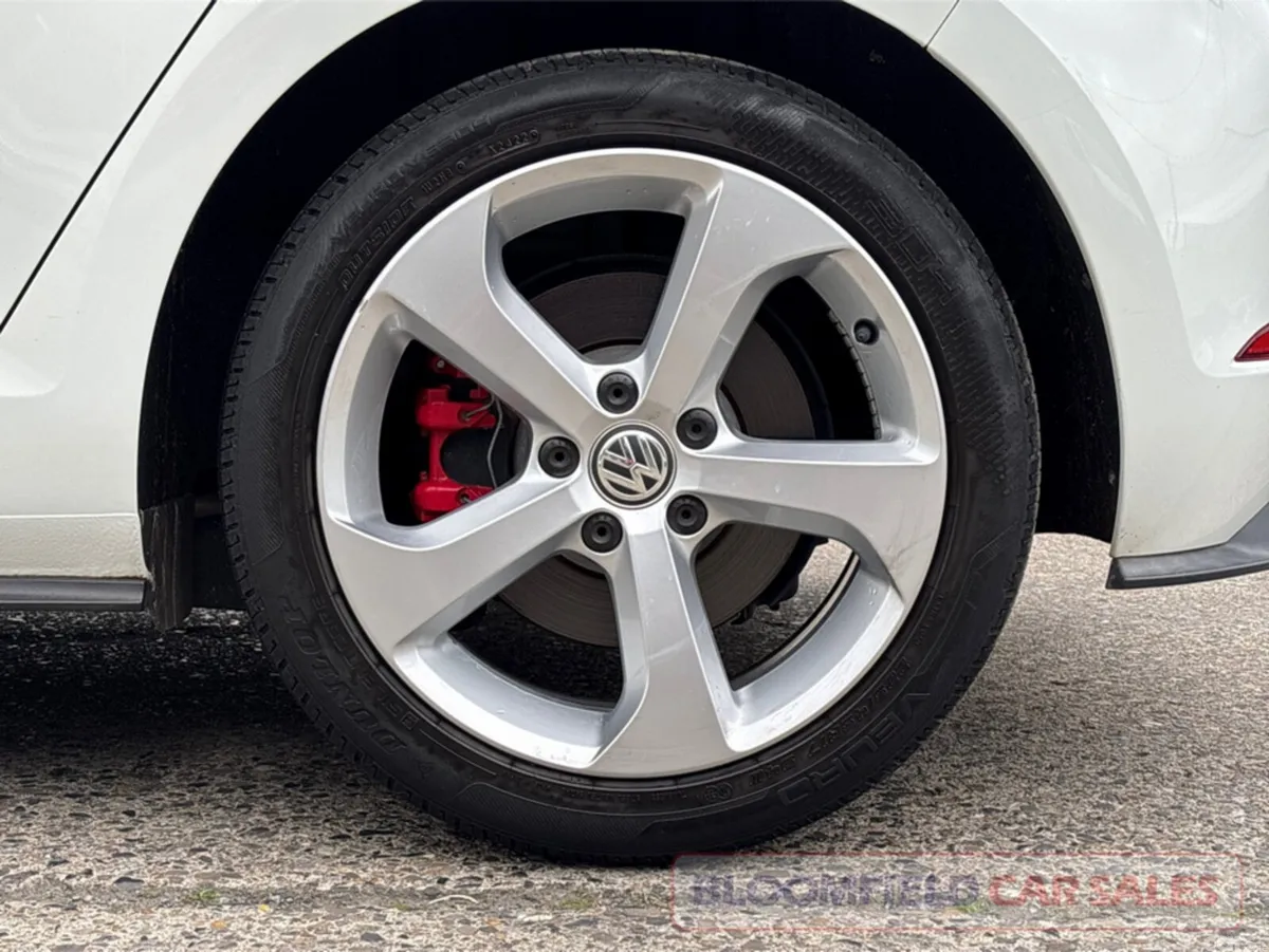 Volkswagen Golf Hatchback, Petrol, 2017, White