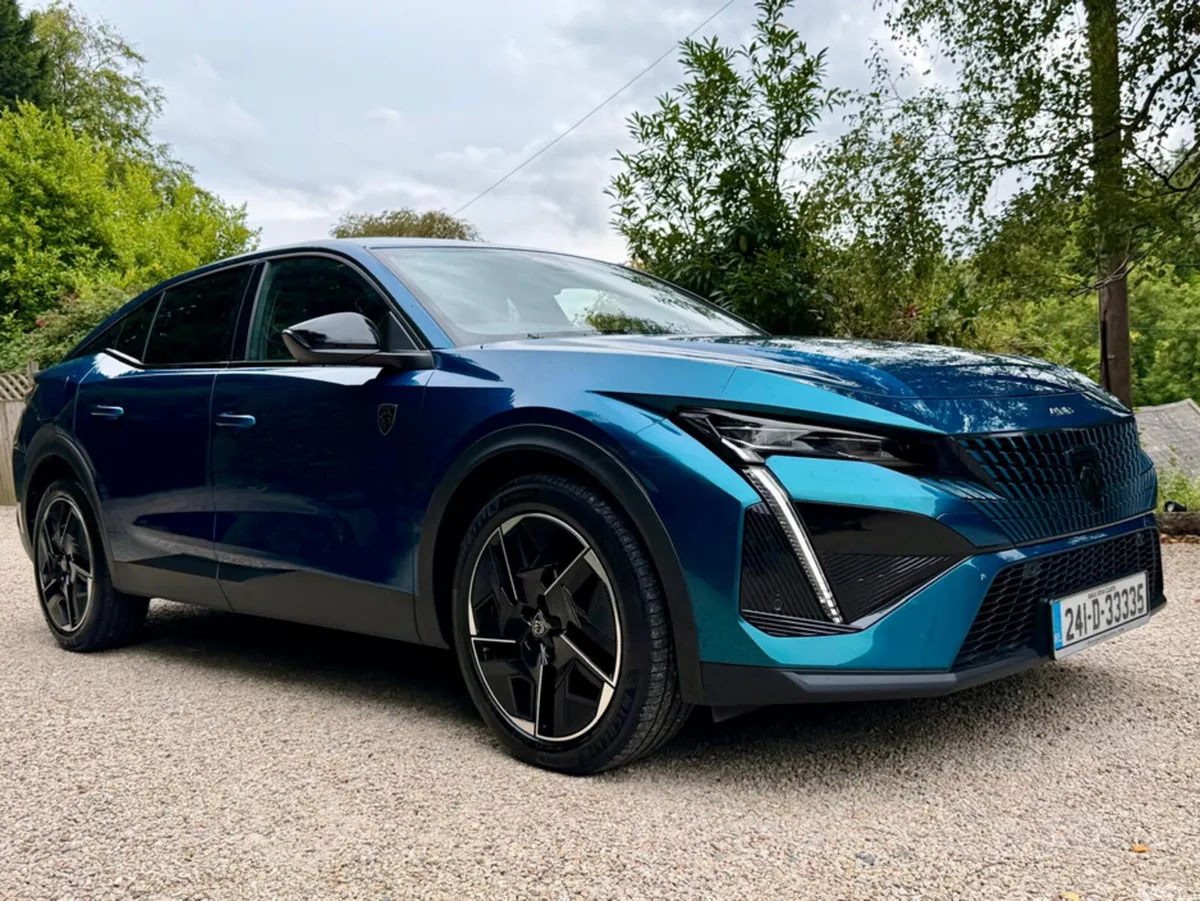 Peugeot 408 Hatchback, Petrol, 2024, Blue