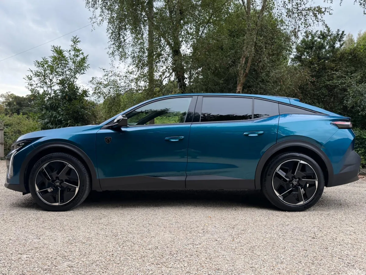 Peugeot 408 Hatchback, Petrol, 2024, Blue