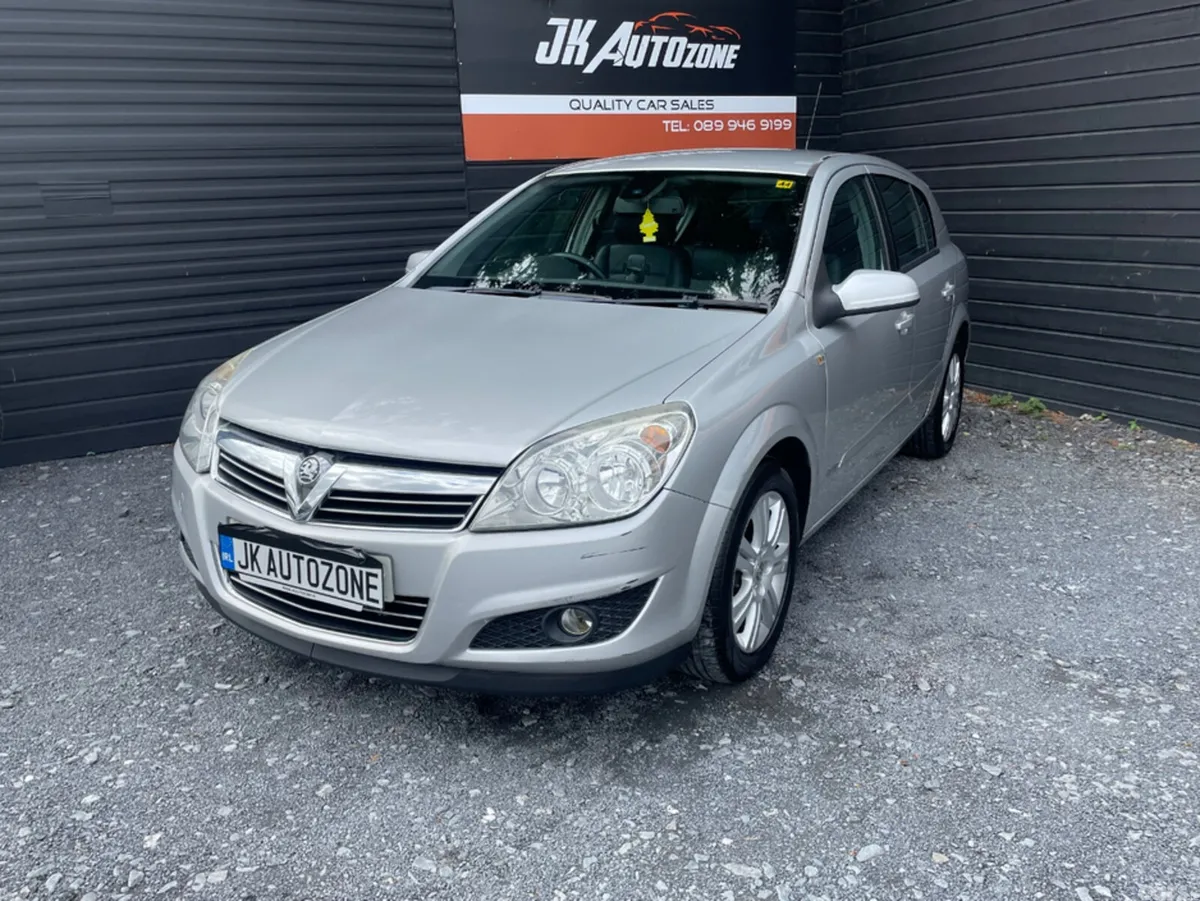 Opel Astra Hatchback, Petrol, 2007, Silver