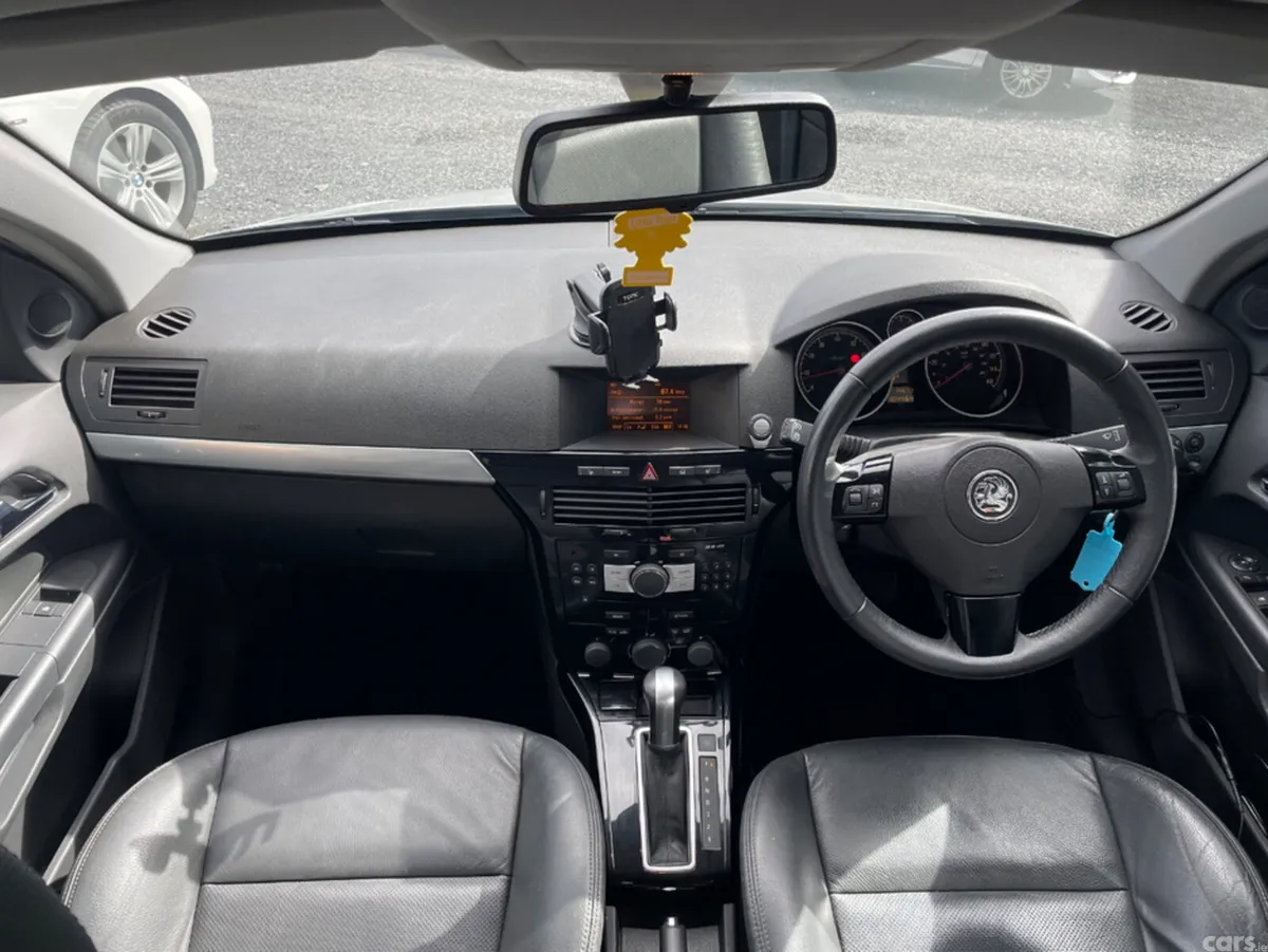 Opel Astra Hatchback, Petrol, 2007, Silver