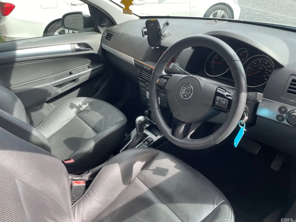 Opel Astra Hatchback, Petrol, 2007, Silver