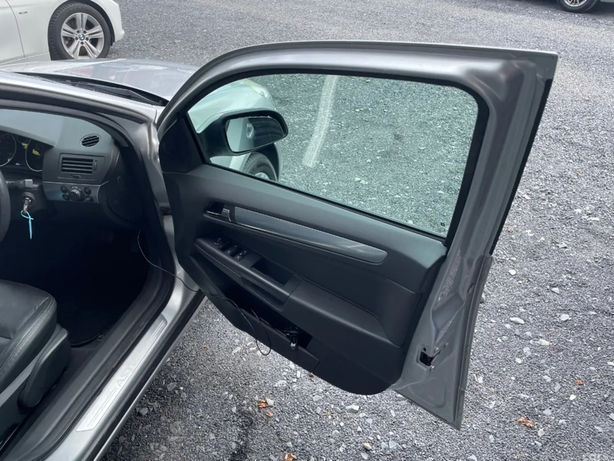 Opel Astra Hatchback, Petrol, 2007, Silver