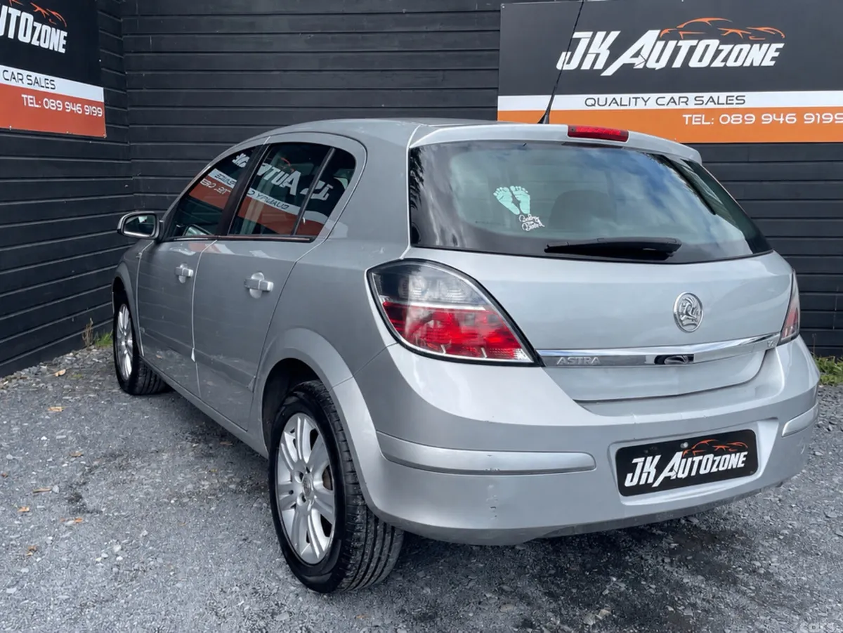 Opel Astra Hatchback, Petrol, 2007, Silver
